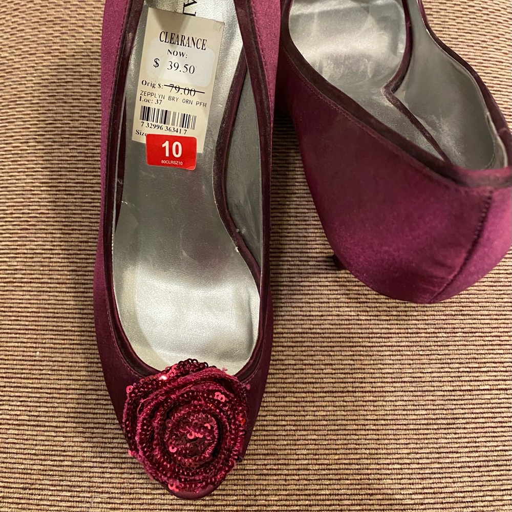 New rich purple plum silk ALFANI 4 1/2” high heels